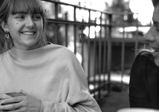 Ein lockeres Gespräch unter Arbeitskollegen