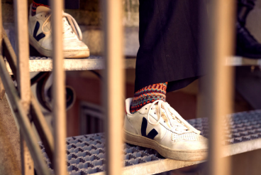 Farbexplosions-Gif mit dem Text „We are Havas Health & You“ darüber